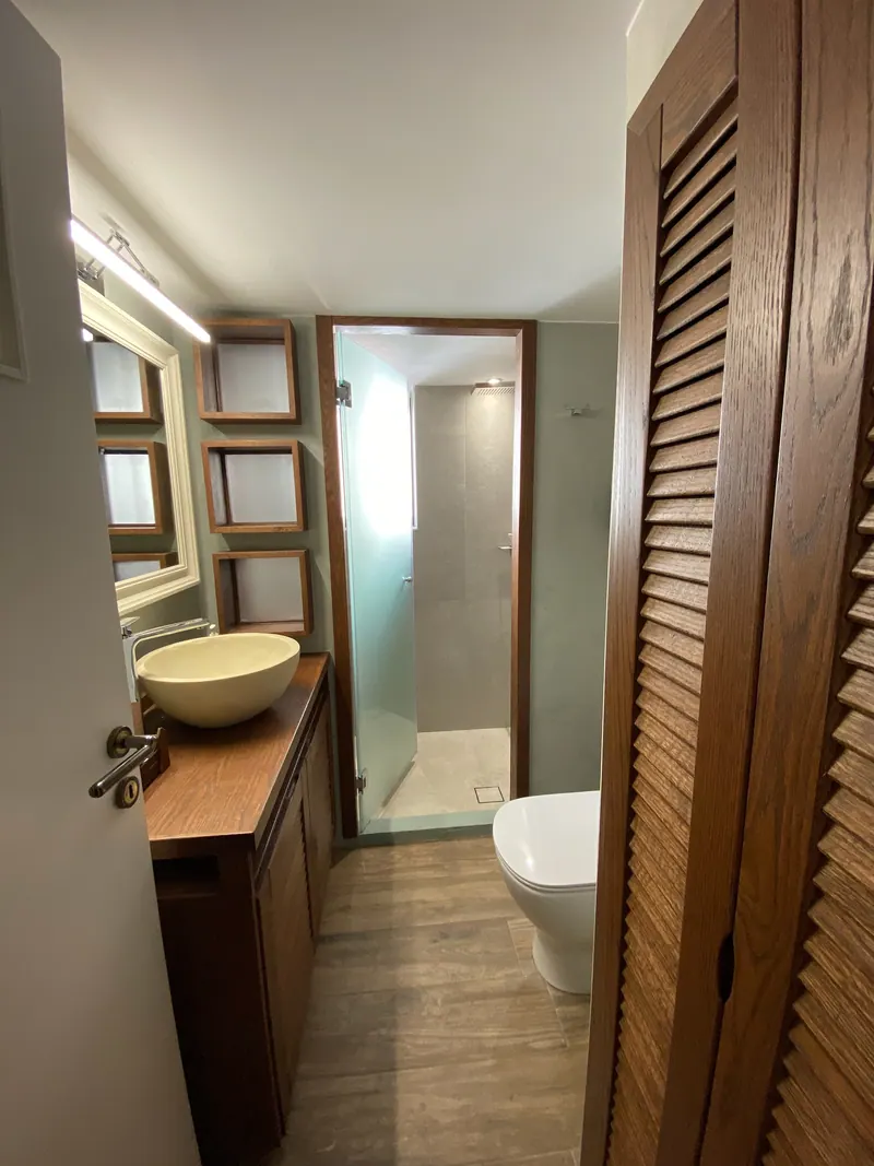 Bathroom in Vrilissia, image 13 of 16